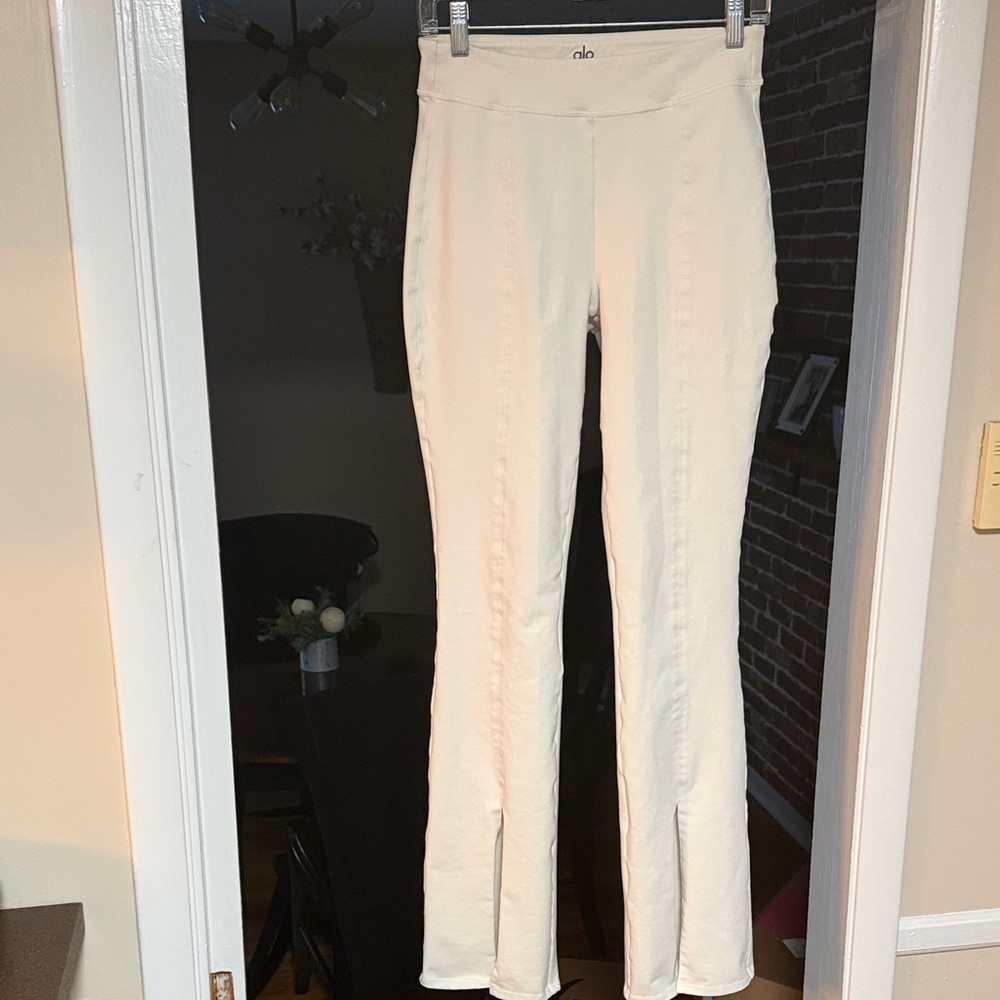 Women’s ALO yoga flare legging pants